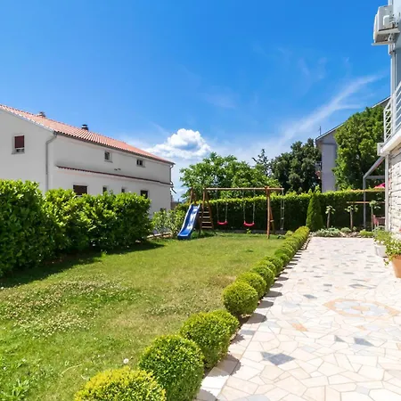 1 Bedroom Stunning In Apartment Novi Vinodolski