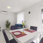 1 Bedroom Stunning In Apartment