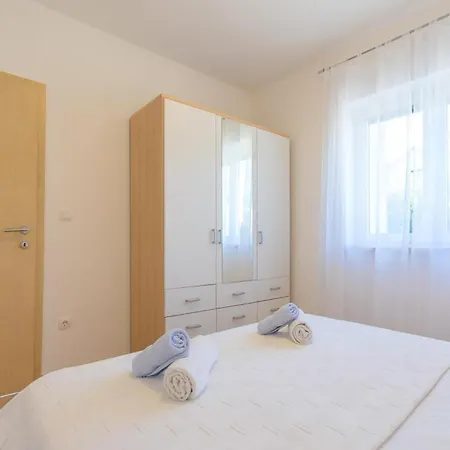 1 Bedroom Beautiful In Apartment