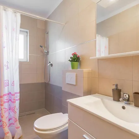 1 Bedroom Beautiful In