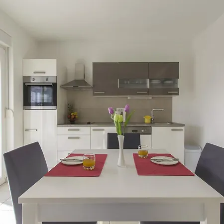 1 Bedroom Stunning In *