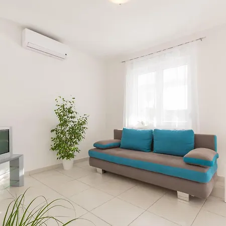 1 Bedroom Beautiful In * Novi Vinodolski