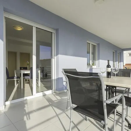 Apartment 1 Bedroom Beautiful In *