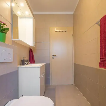 1 Bedroom Beautiful In Novi Vinodolski
