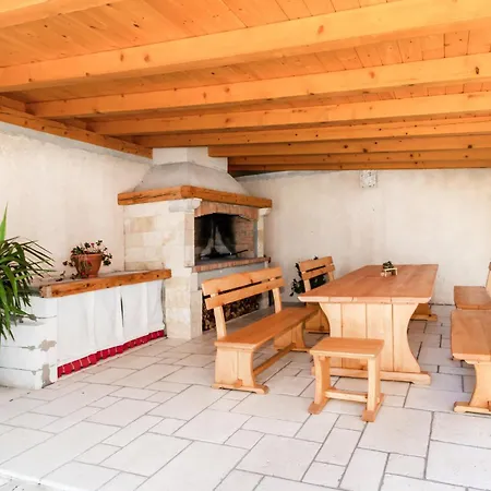 1 Bedroom Stunning In Apartment