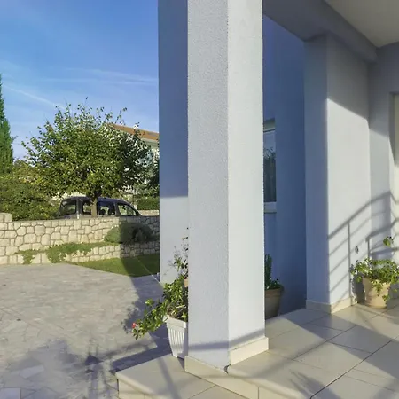 Apartment 1 Bedroom Beautiful In Novi Vinodolski