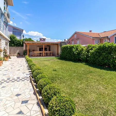 1 Bedroom Beautiful In * Novi Vinodolski