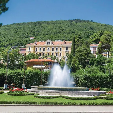 Apartment 1 Bedroom Beautiful In *