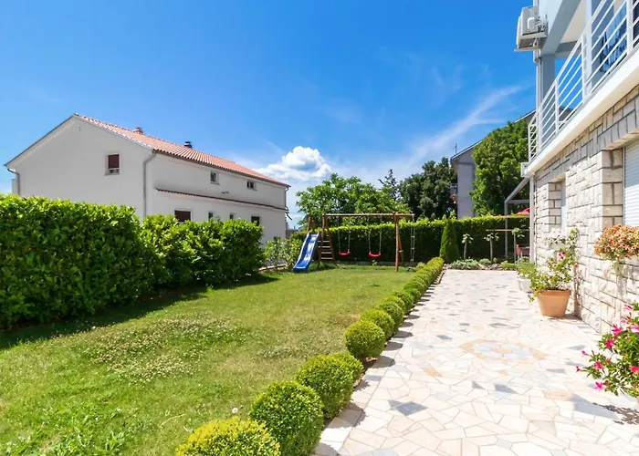 Cozy In Διαμέρισμα Novi Vinodolski
